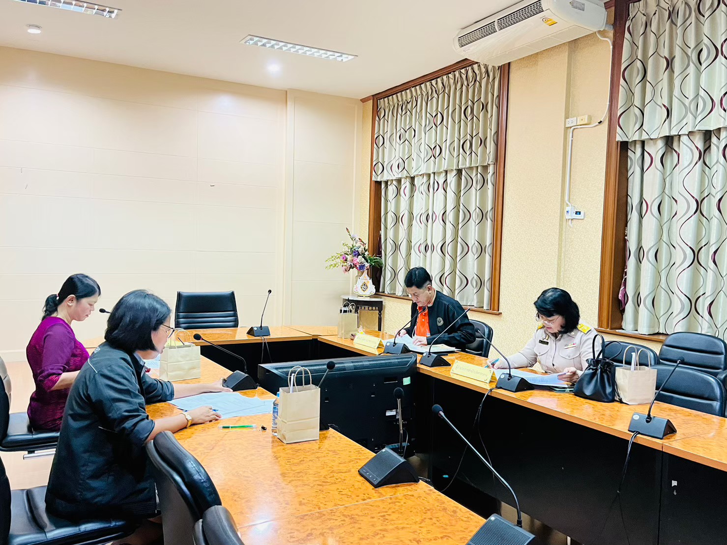 title - ประชุมคณะกรรมการตัดสินโครงการประกวดจัดทำสื่อคุณธรรมในการป้องกันการทุจริตไม่ยอม ไม่ทน ไม่เฉย ครั้งที่ 2 